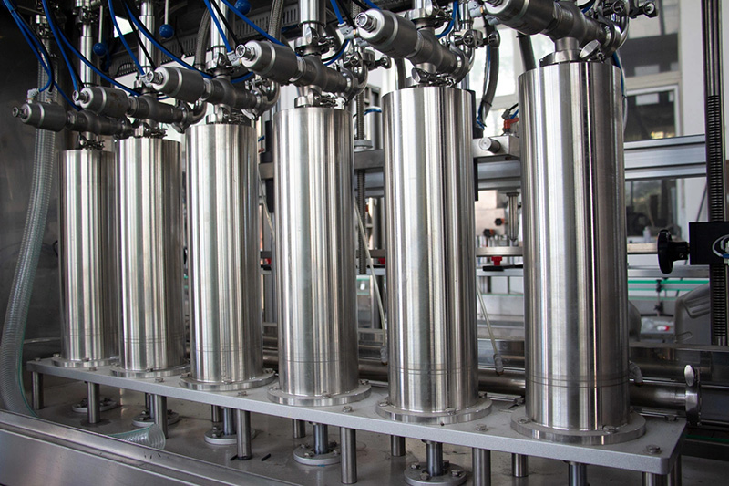 Автоматска машина за козметички парфеми за полнење со течни шишиња во шишиња