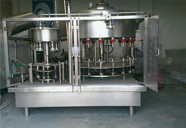 Машина за полнење шишиња со парфеми со негативен притисок од 10 глави