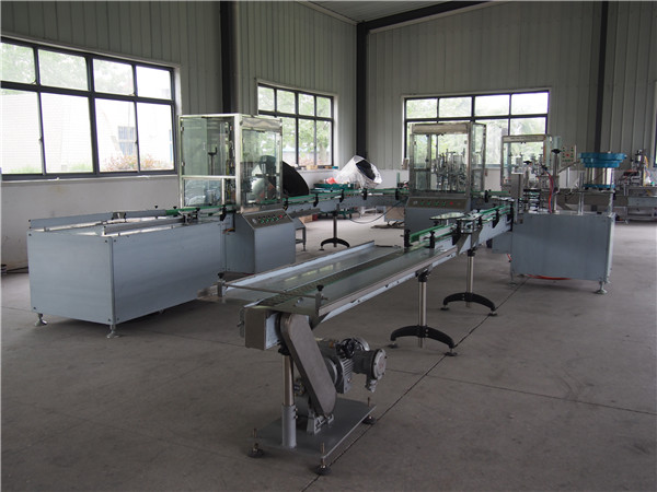 Автоматско полнење и покривање на шампоните