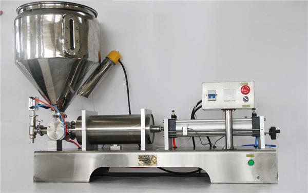 Чиста пневматски полуавтоматска машина за полнење со овошен џем