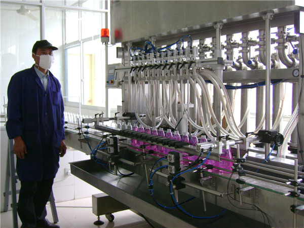 машина за полнење течно шише